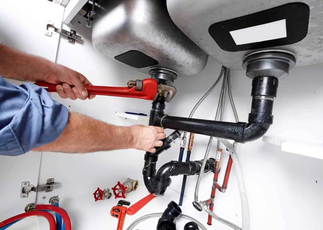 641923eacda0165bad271414_Sink-Repair-Hero